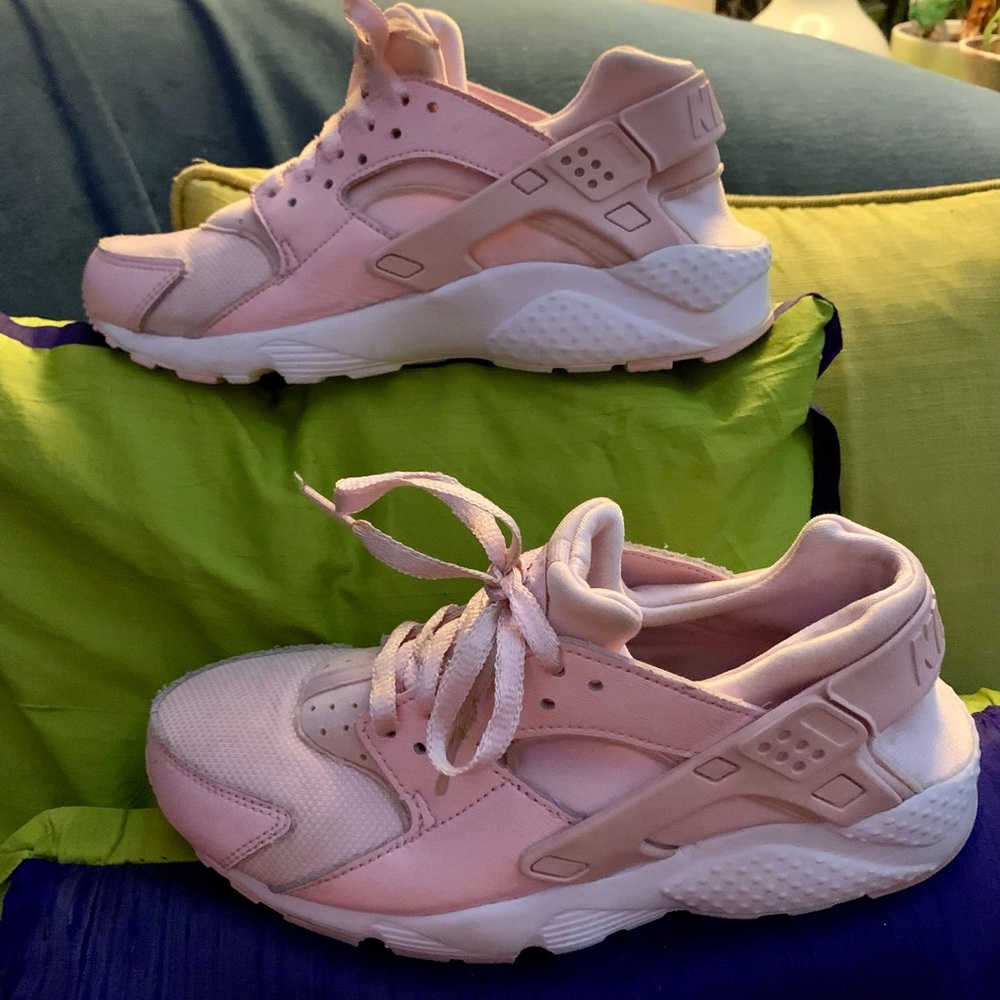 EUC Girls Nike Sneakers- Pink- Size 6Y